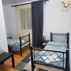 Zimmer mit zwei Einzelbetten